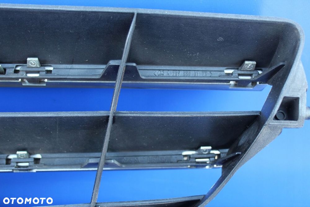 Grill atrapa Oryginał stan BDB OE Mercedes CLK W209 Lift A2098800123 - 14