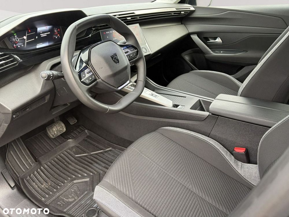 Peugeot 308 - 8