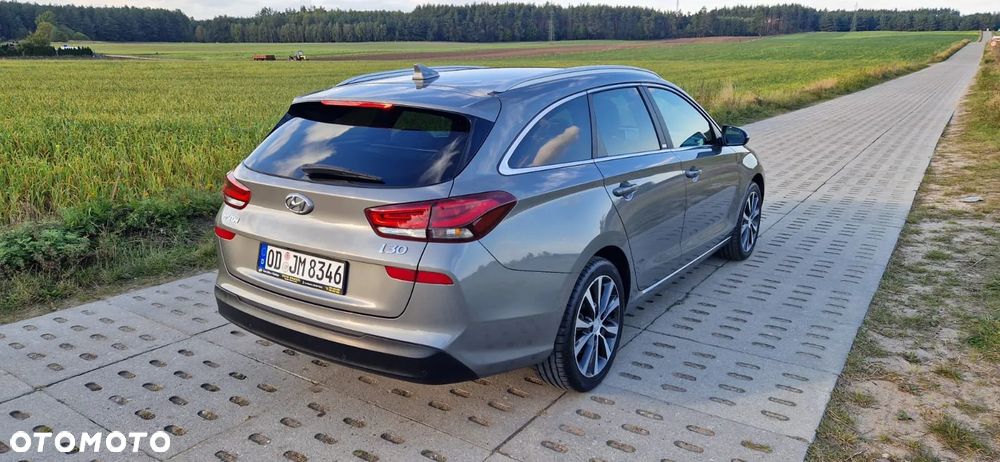 Hyundai i30 1.6 D Premiere Luxury DCT - 13