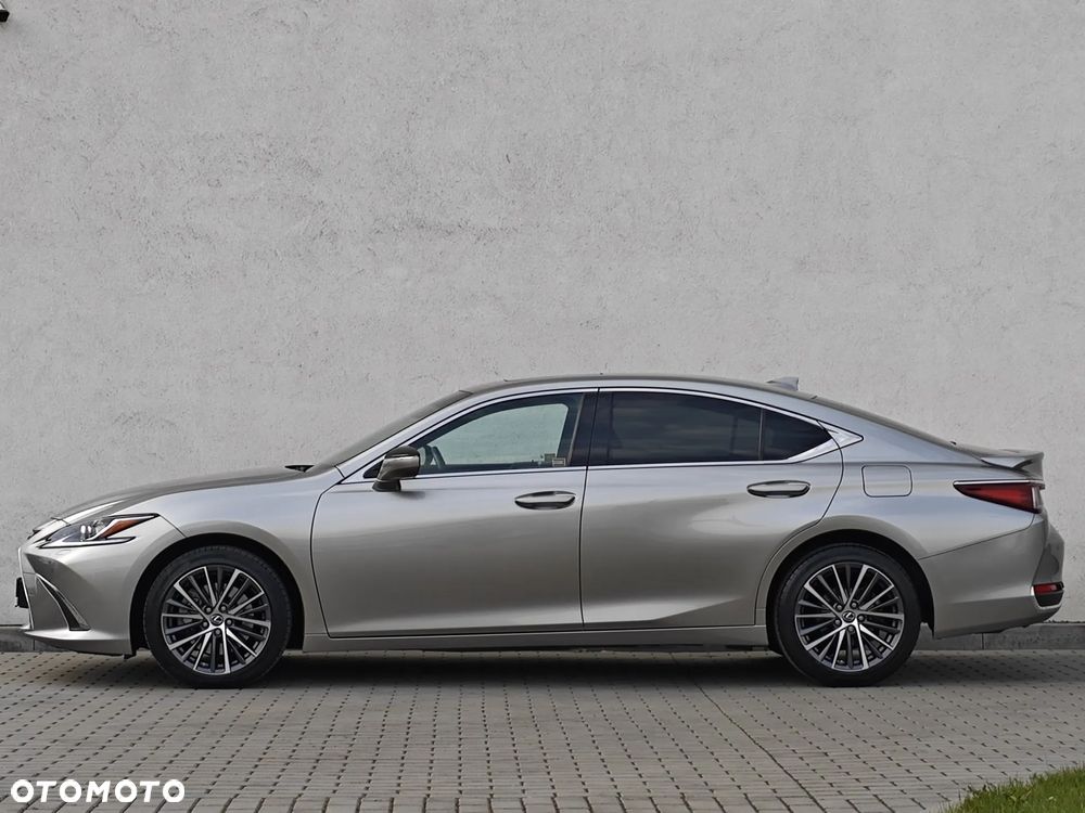 Lexus ES 300h Business Edition - 8