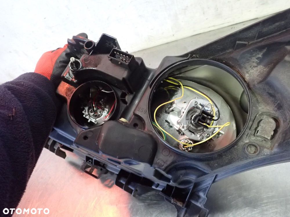 LAMPA PRAWA PRZEDNIA PEUGEOT 207  9649986180 - 9