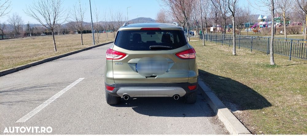 Ford Kuga 2.0 TDCi Powershift 4WD Titanium - 4