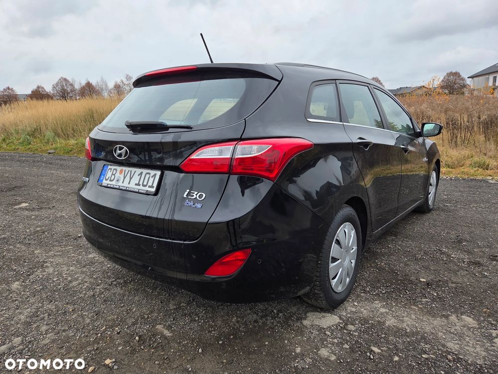 Hyundai i30 blue 1.6 CRDi Style - 3