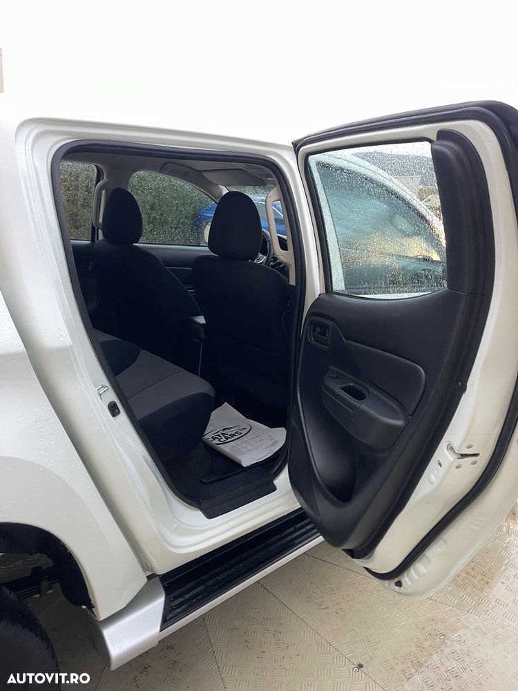 Mitsubishi L200 Double Cab 2.2 DI-D M/T Intense - 23