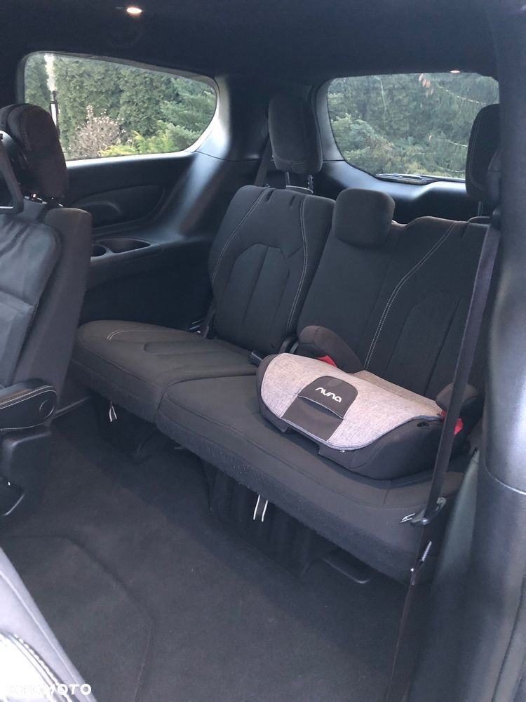 Chrysler Pacifica - 11