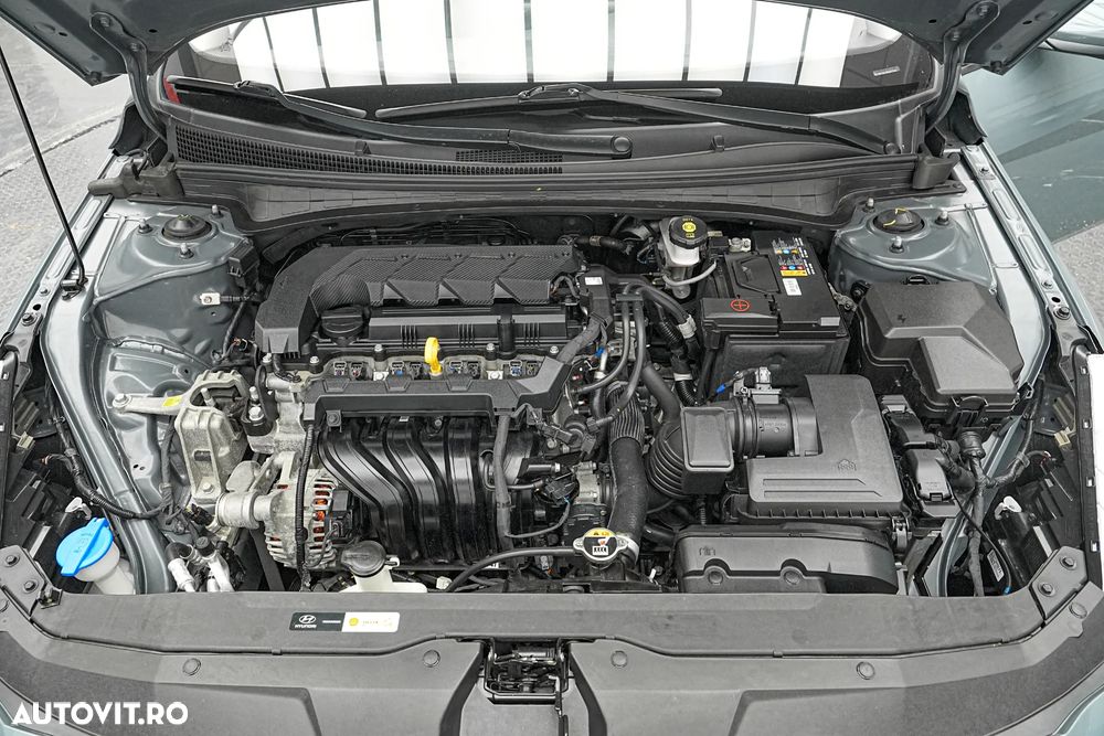 Hyundai Elantra 1.6 l 123 CP CVT Exclusive Navi - 22