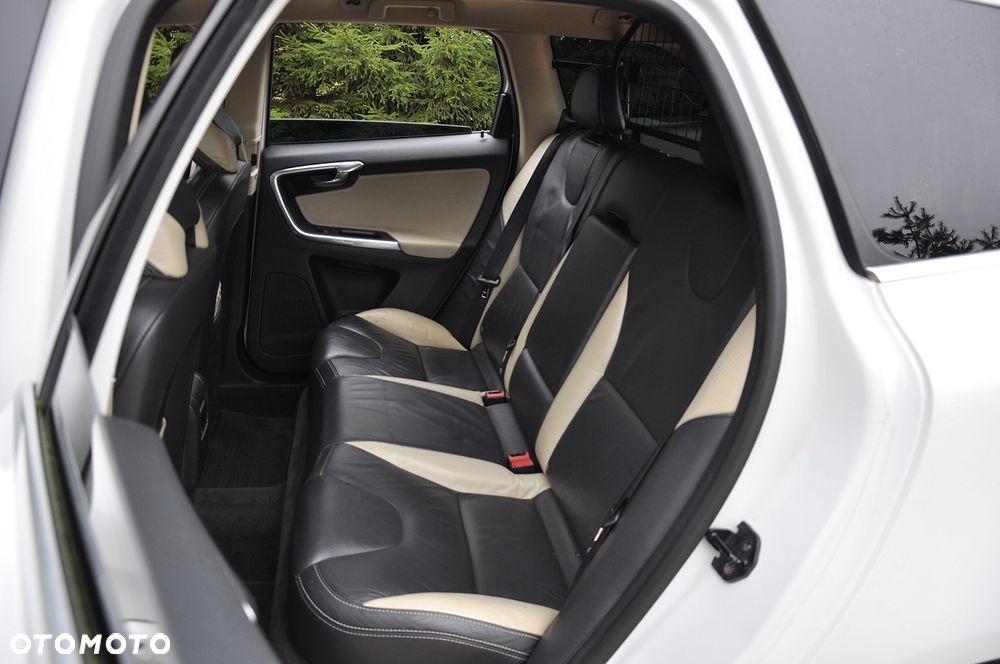 Volvo XC 60 D4 Geartronic RDesign - 25