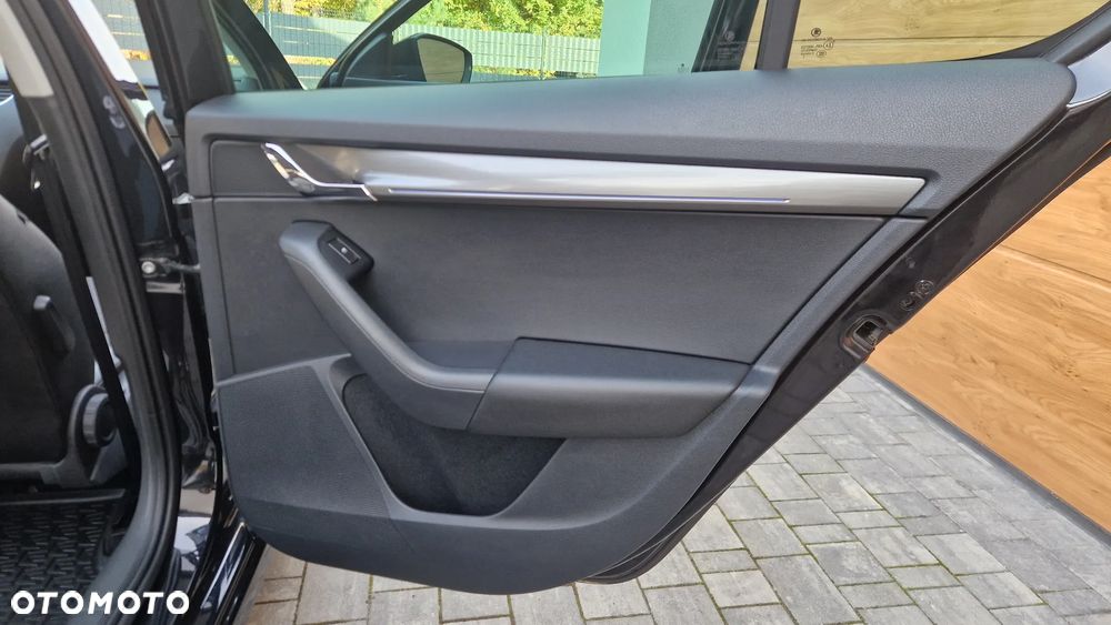Skoda Octavia 1.5 TSI ACT Style DSG - 30