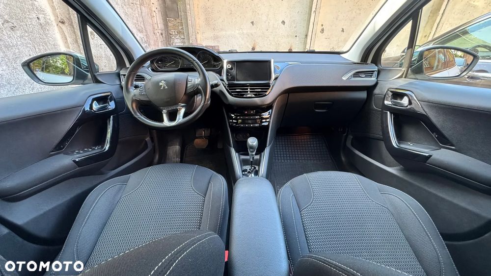 Peugeot 208 1.2 PureTech Allure S&S EAT6 - 4