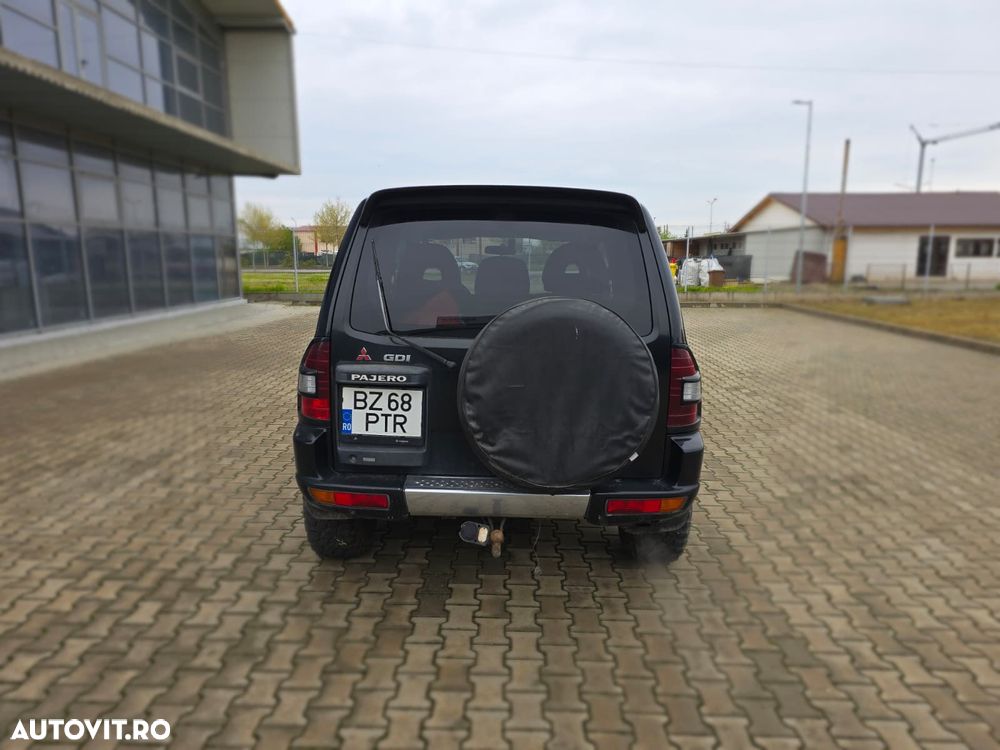 Mitsubishi Pajero - 4
