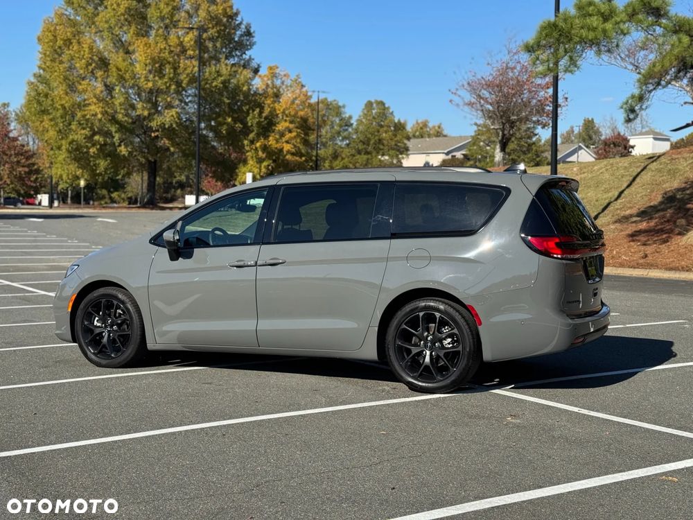 Chrysler Pacifica - 6