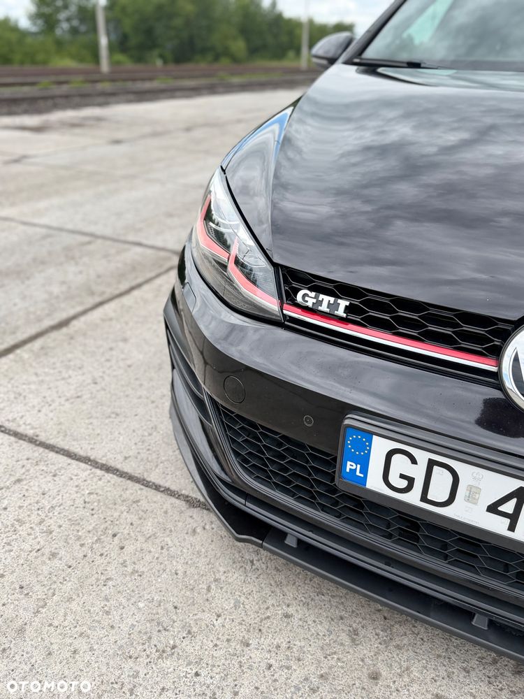 Volkswagen Golf - 9