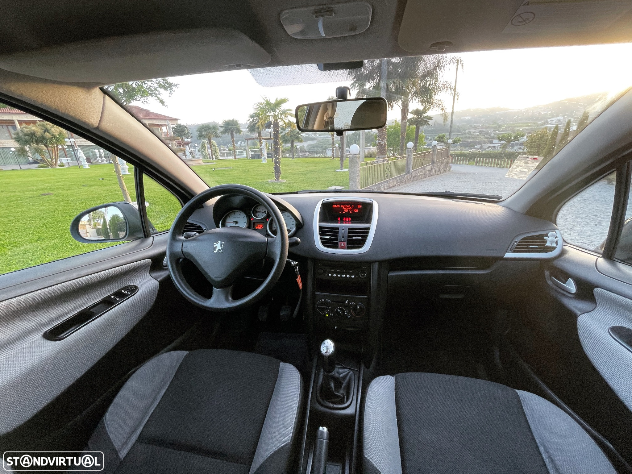 Peugeot 208 - 15
