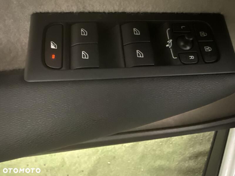 Volvo XC 40 T4 AWD Momentum Pro - 12