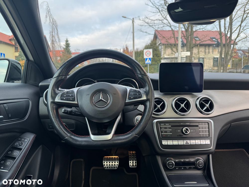 Mercedes-Benz GLA 220 4-Matic AMG Line - 10