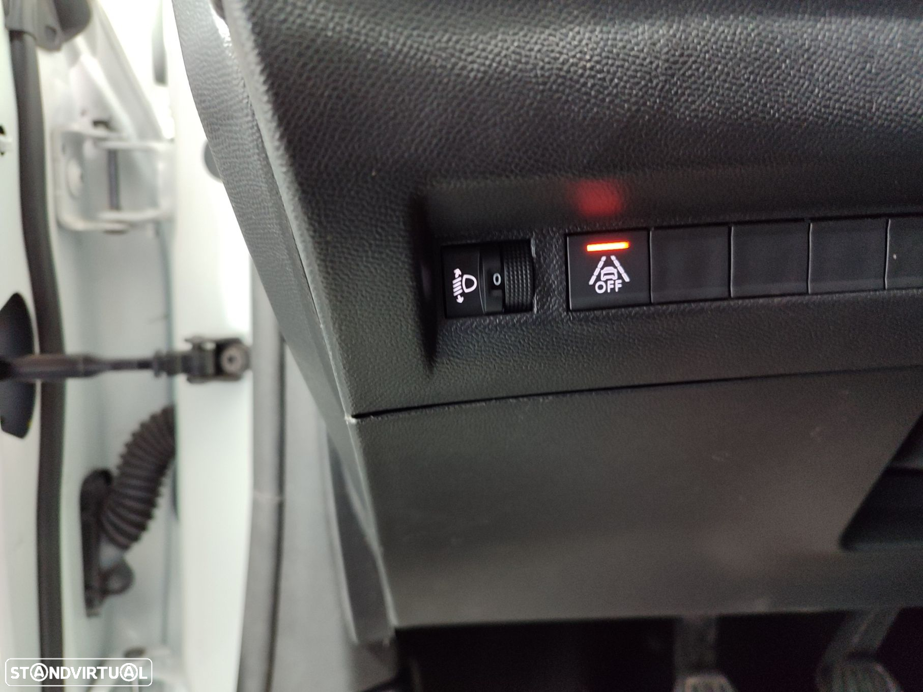 Peugeot 208 1.2 PureTech Active Pack - 31