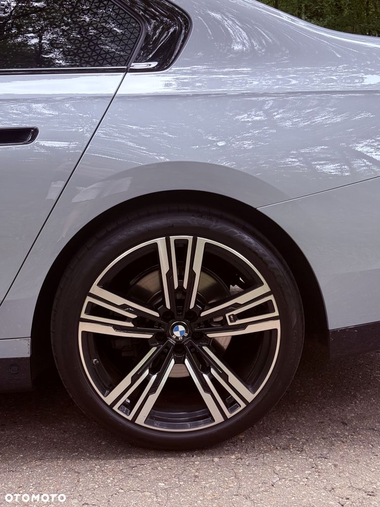 BMW Seria 7 - 10
