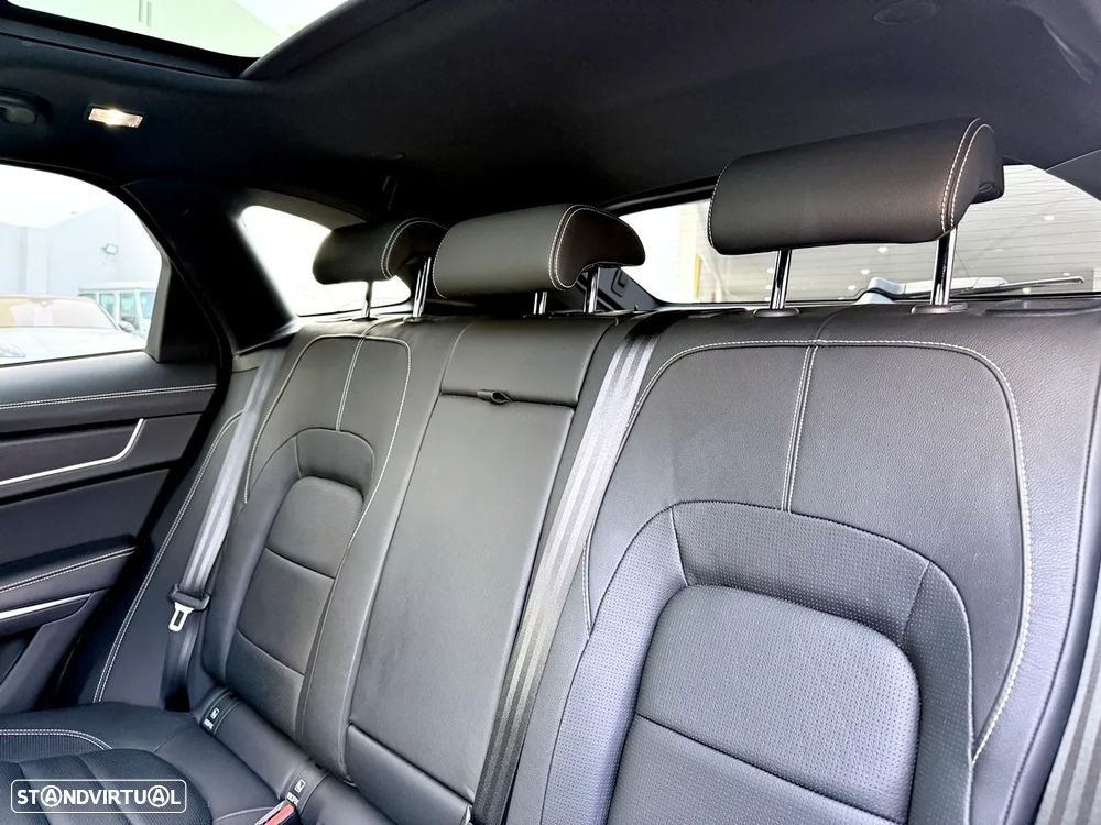 Jaguar F-Pace P250 AWD R-Dynamic S - 28