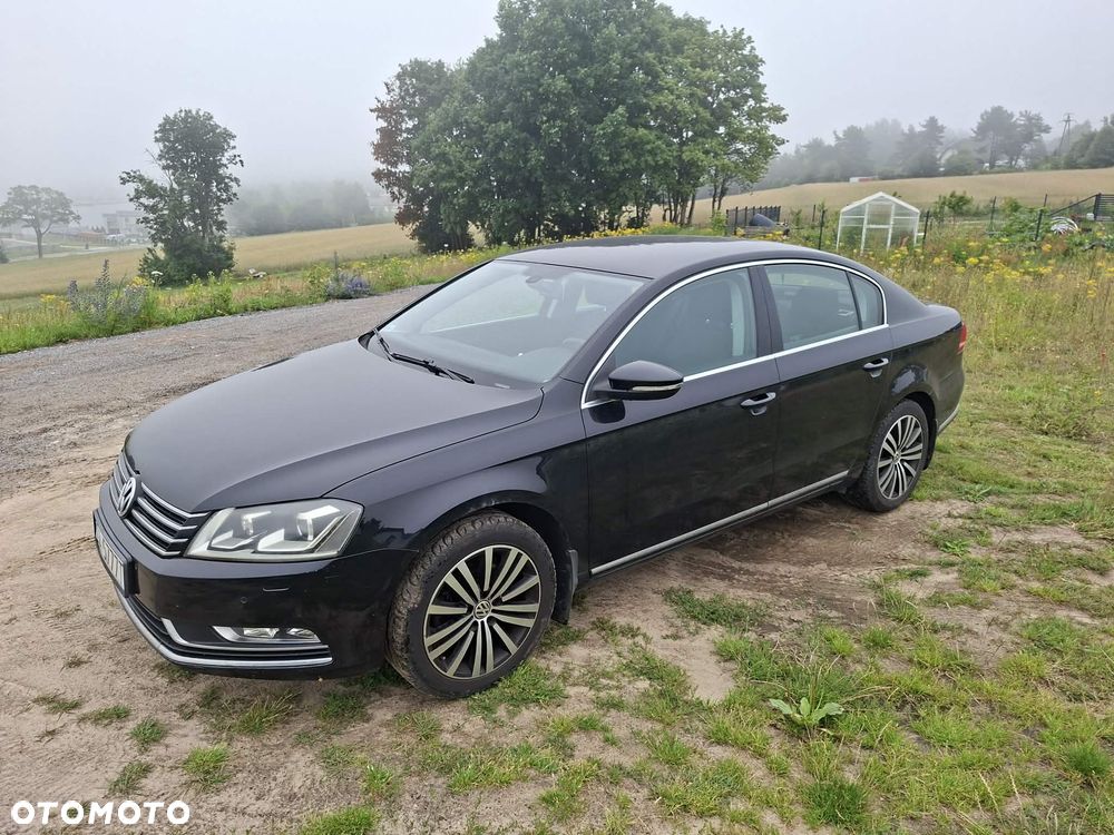Volkswagen Passat - 1