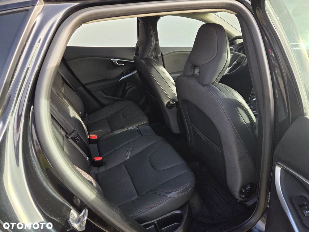 Volvo V40 Cross Country - 13