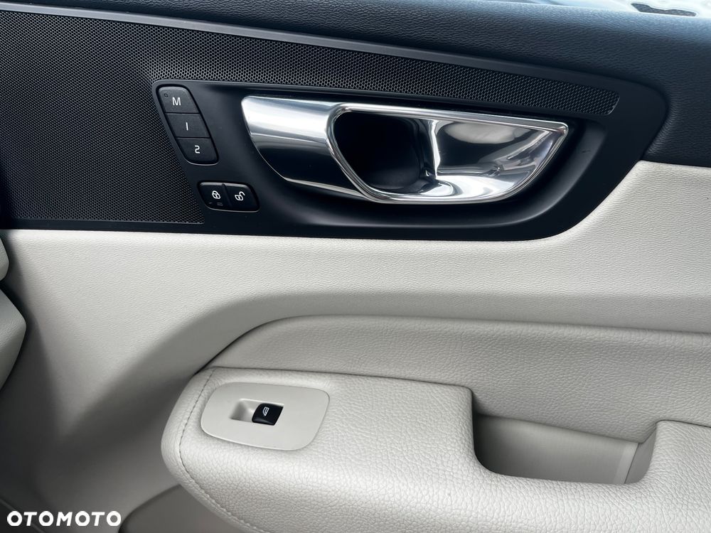 Volvo XC 60 T5 AWD Momentum - 29