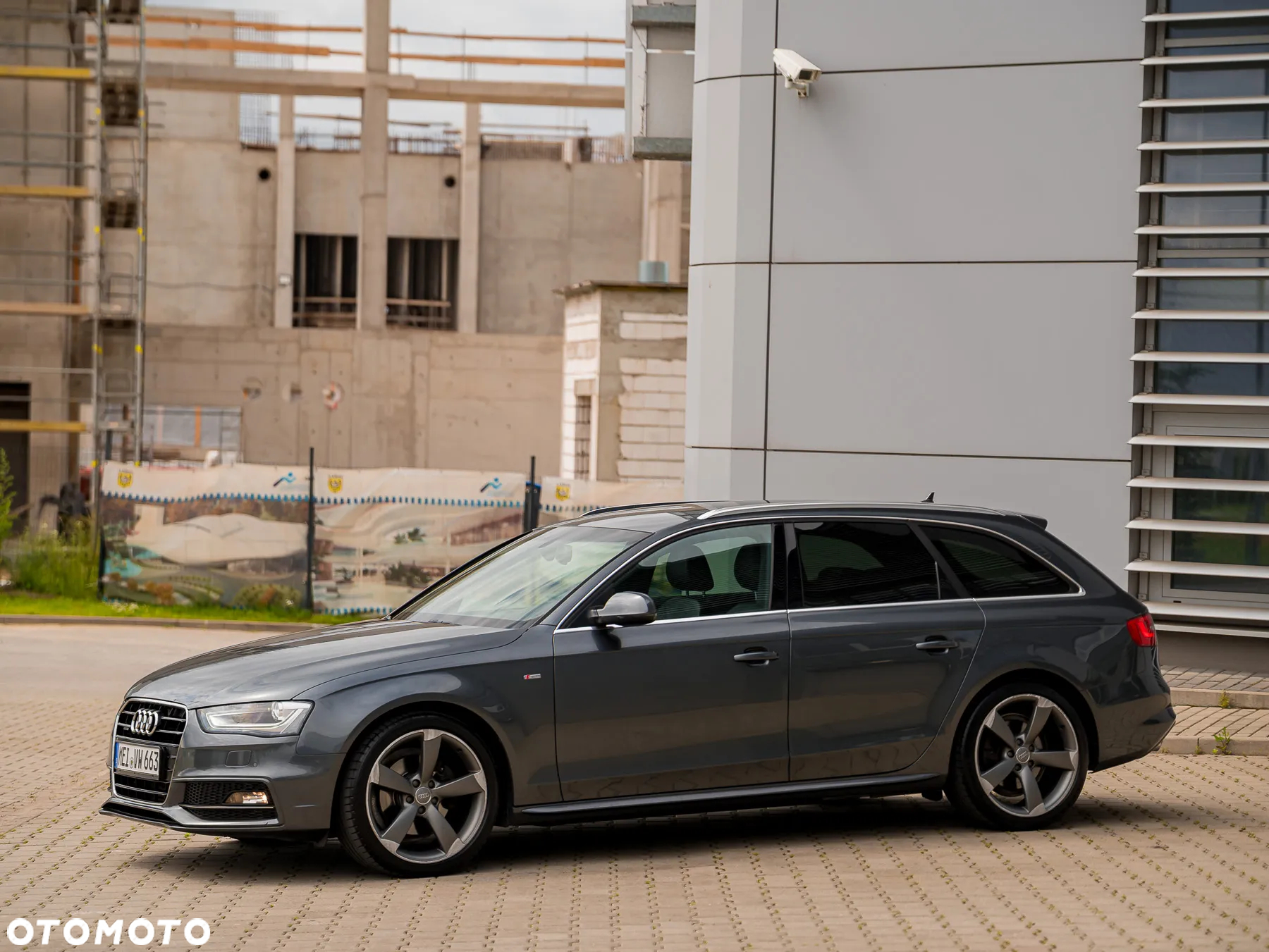 Audi A4 Avant 2.0 TDI DPF quattro S tronic S line Sportpaket - 2
