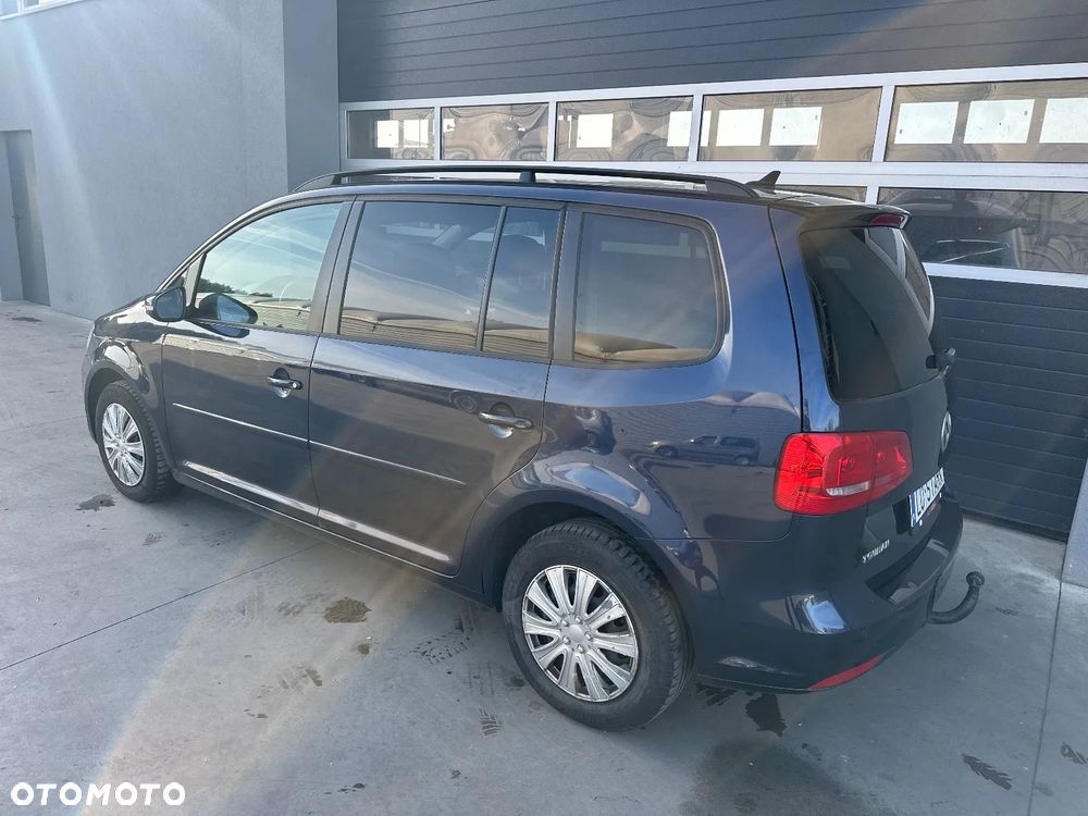 Volkswagen Touran - 10