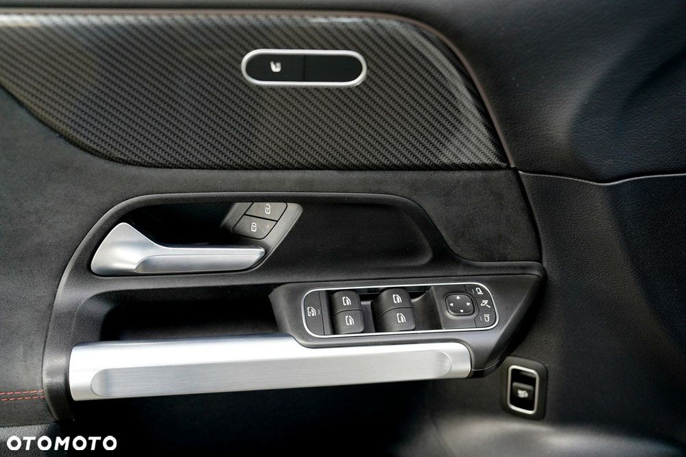 Mercedes-Benz GLB - 18