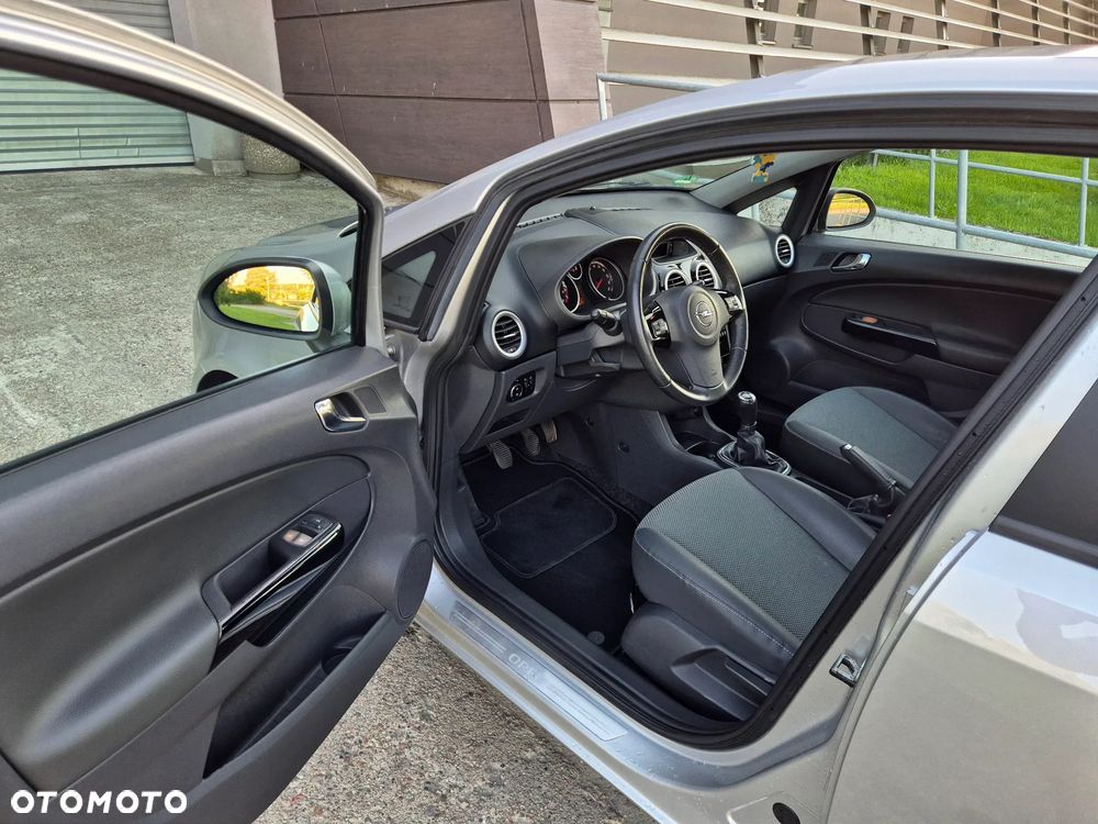 Opel Corsa 1.4 16V Innovation - 36