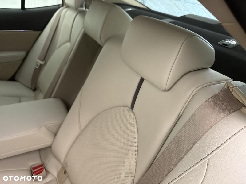 Toyota Camry 2.5 Hybrid Executive CVT - 20