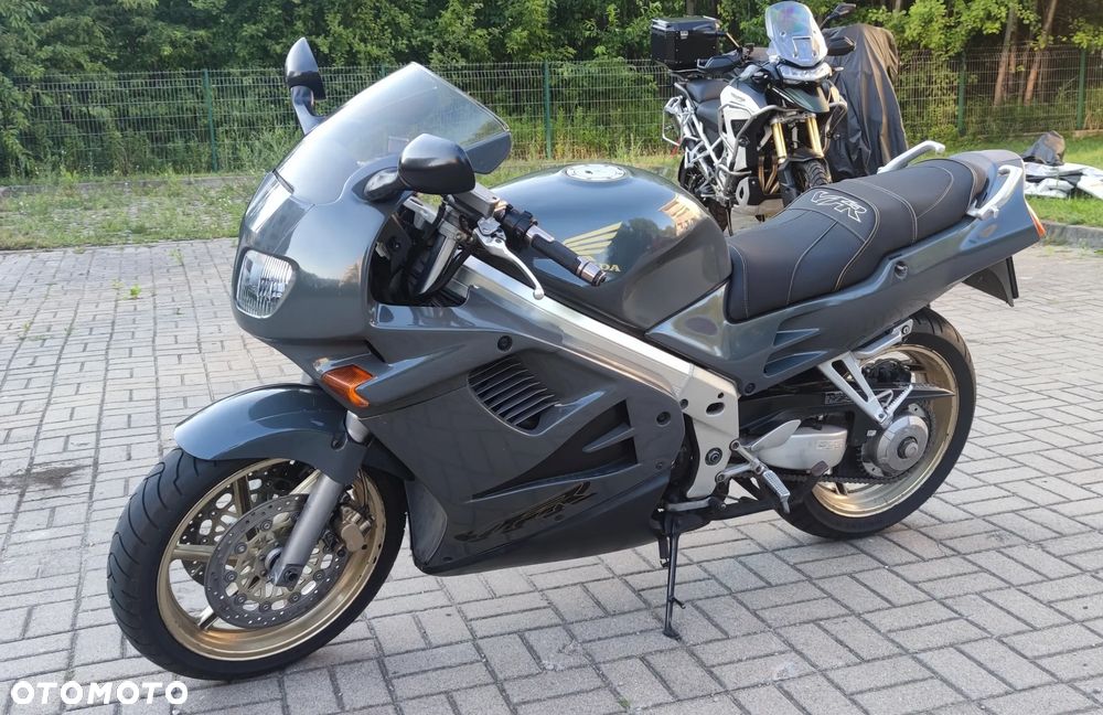 Honda VFR - 5