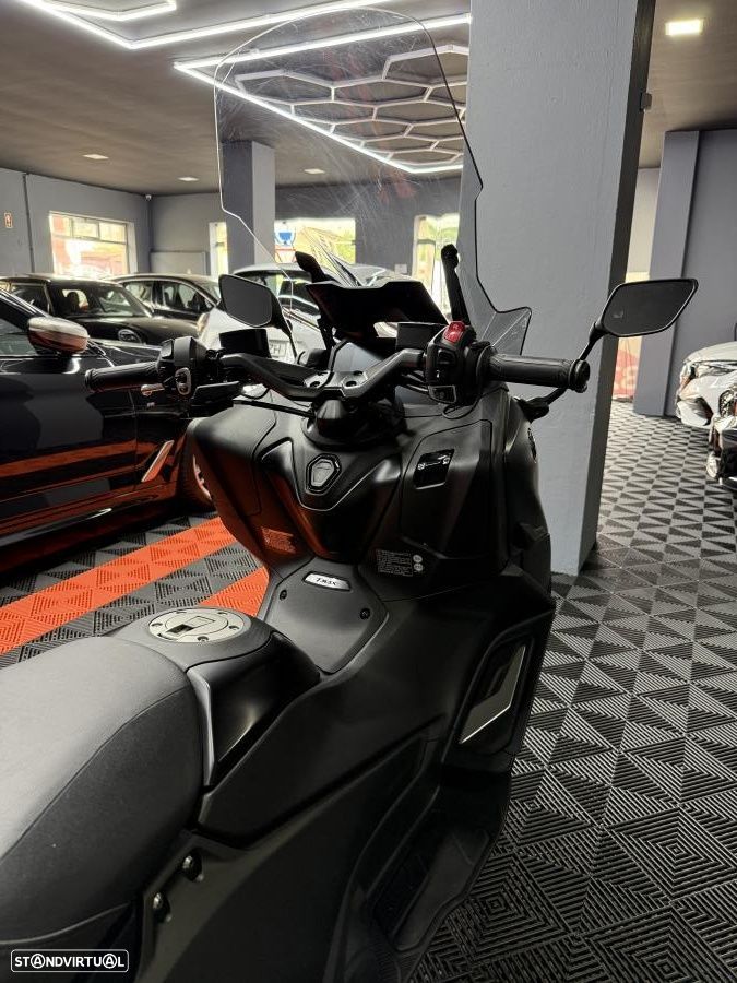 Yamaha TMAX TECH MAX - 12