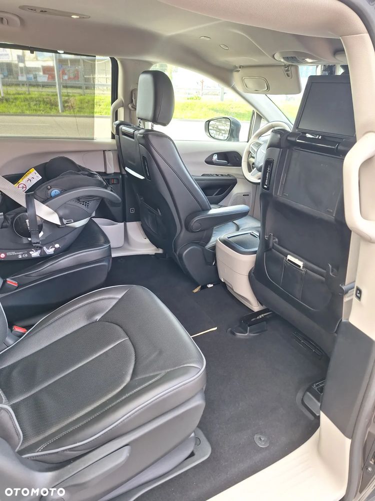 Chrysler Pacifica - 23