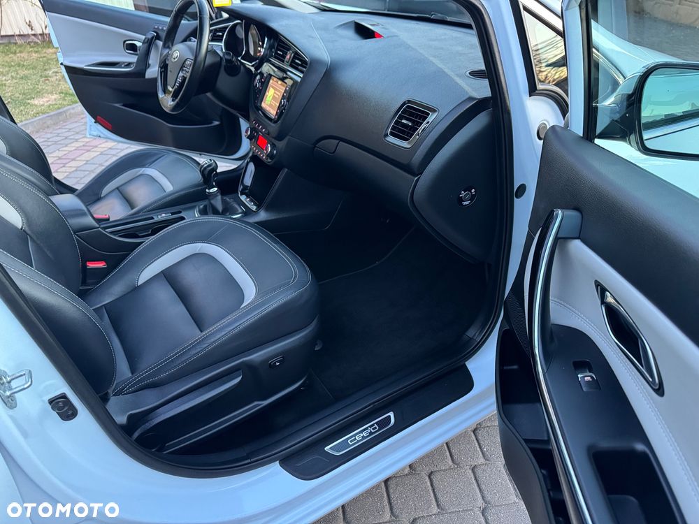 Kia Ceed 1.6 CRDi 136 ISG Platinum Edition - 17