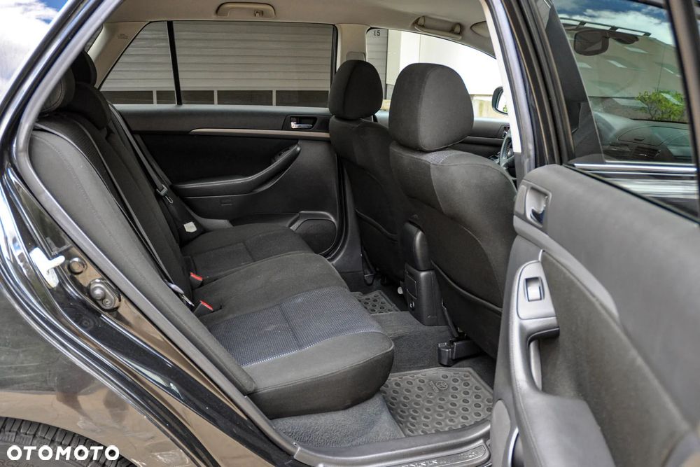 Toyota Avensis - 12