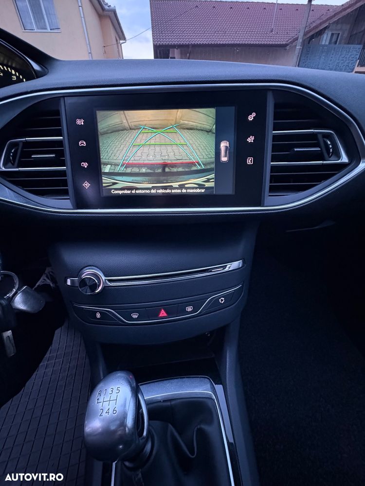 Peugeot 308 1.2 L PureTech Turbo Allure - 15