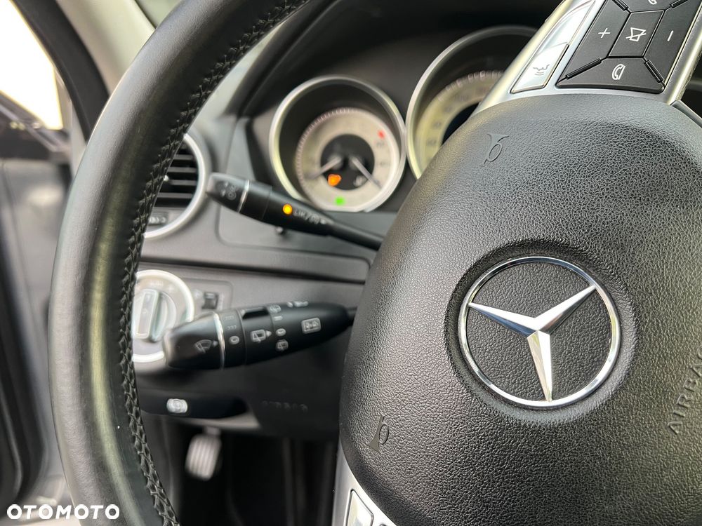 Mercedes-Benz Klasa C 220 CDI DPF Automatik BlueEFFICIENCY Elegance - 24