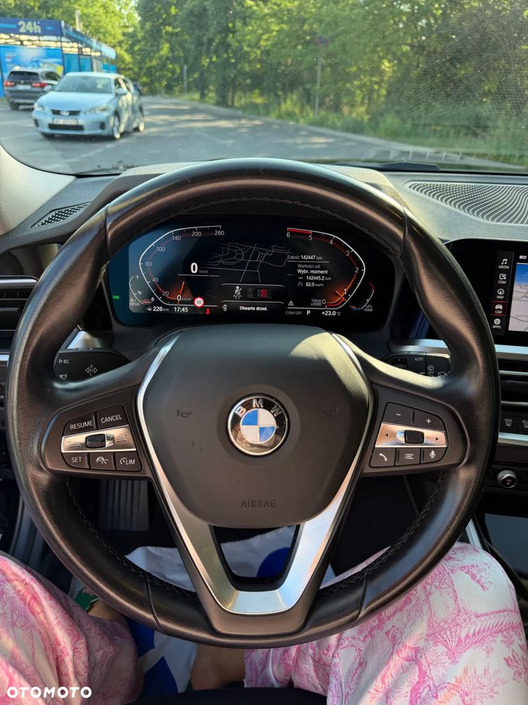 BMW Seria 3 318d mHEV - 18