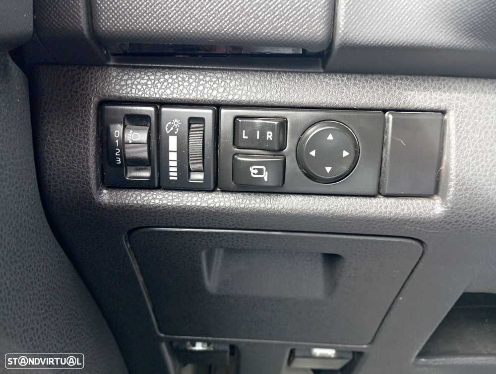 Isuzu D-Max 2.5 DTi CD 4WD LS - 12