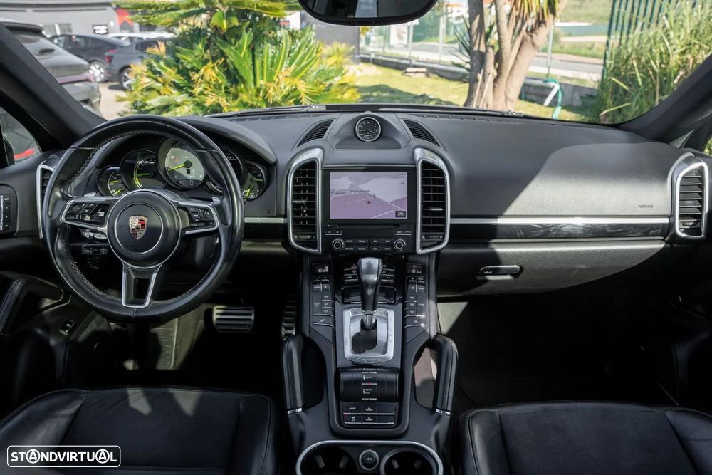 Porsche Cayenne S E-Hybrid - 11