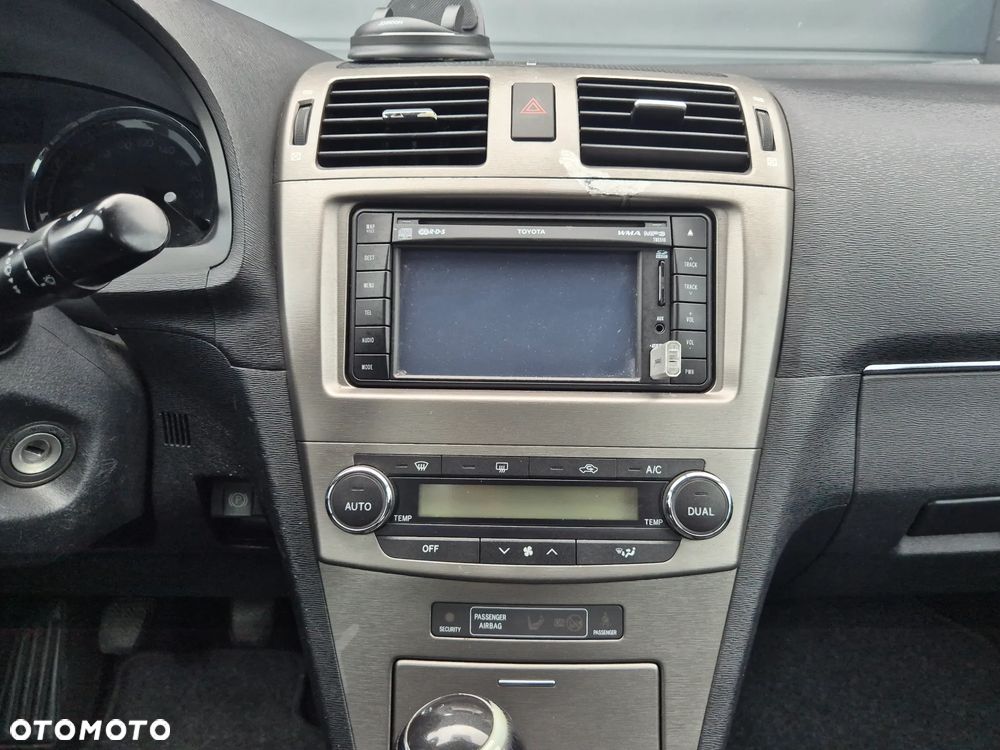 Toyota Avensis 1.8 Premium EU5 - 15