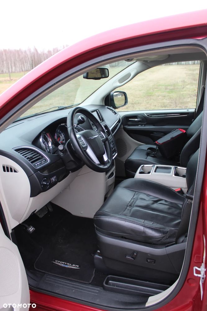 Chrysler Town & Country 3.6 Touring - 28