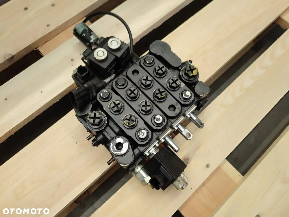 Rozdzielacz hydrauliczny 200011242006 BUCHER - 8