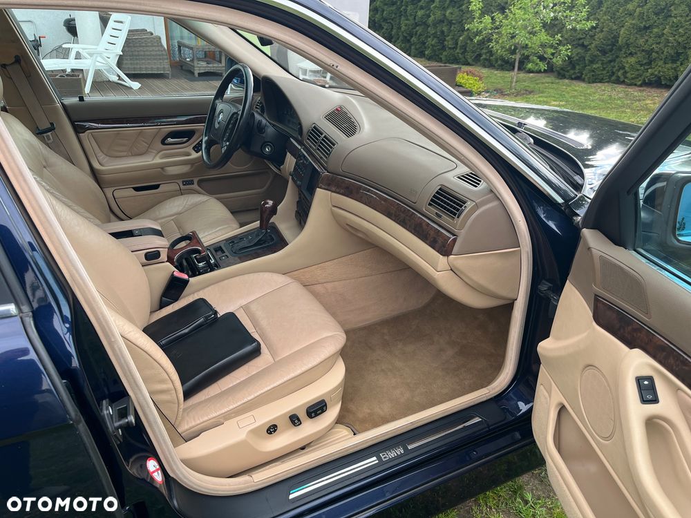 BMW Seria 7 740i - 10
