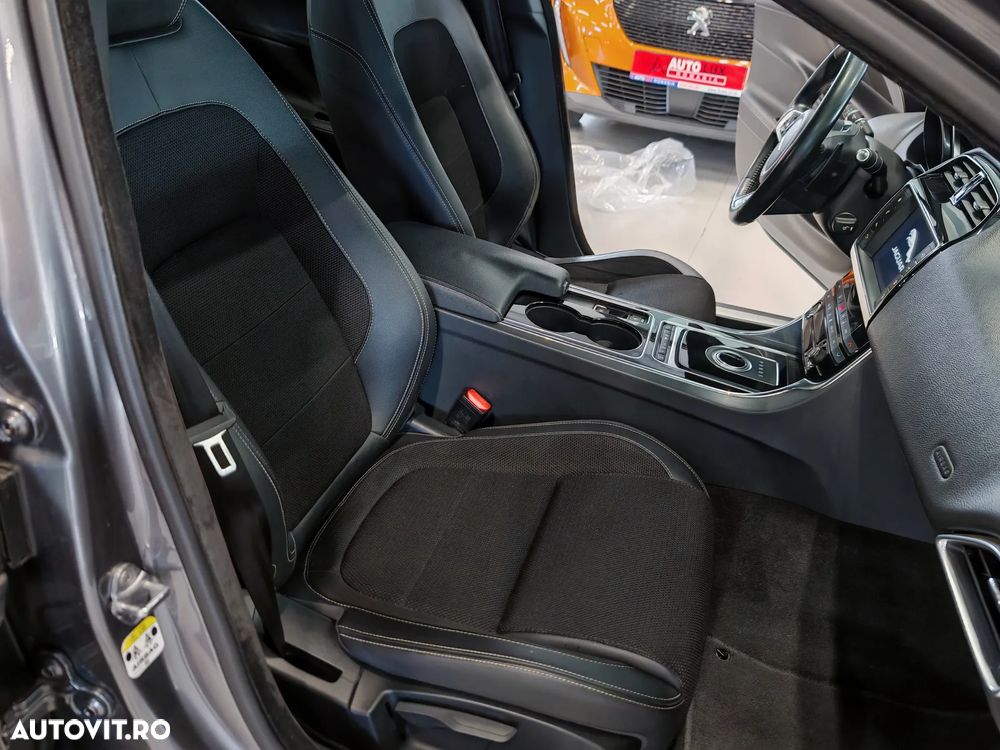 Jaguar XE 2.0 R-Sport - 9