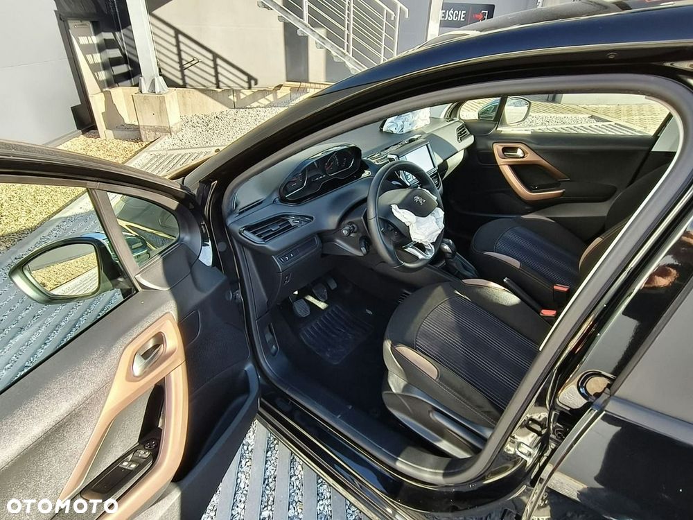 Peugeot 208 - 10
