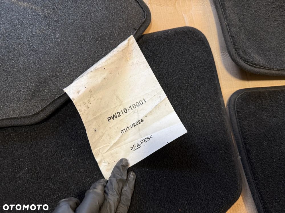 Dywaniki welurowe PW210-16001 komplet Toyota Corolla Cross OE - 4
