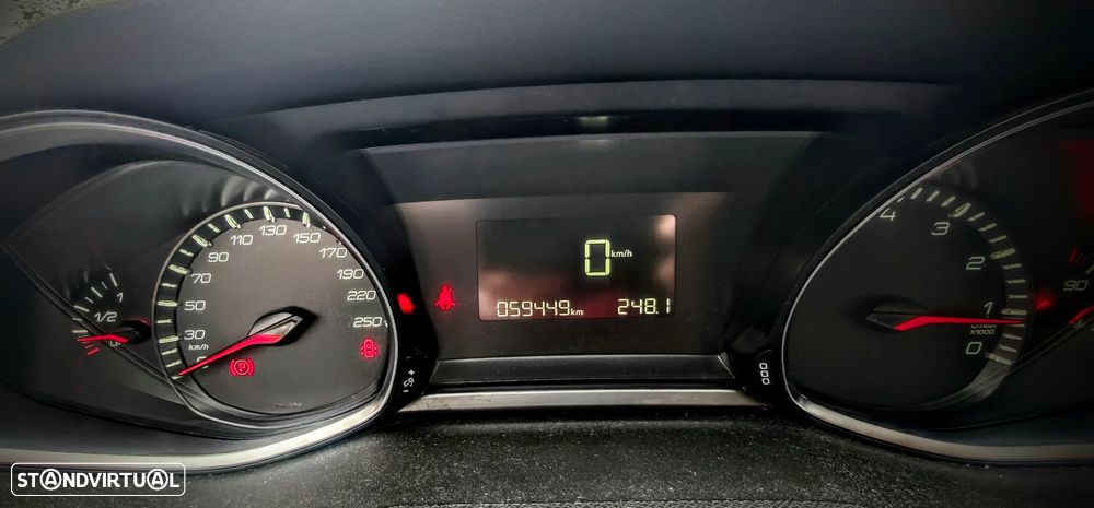 Peugeot 308 1.2 PureTech Allure Pack - 18