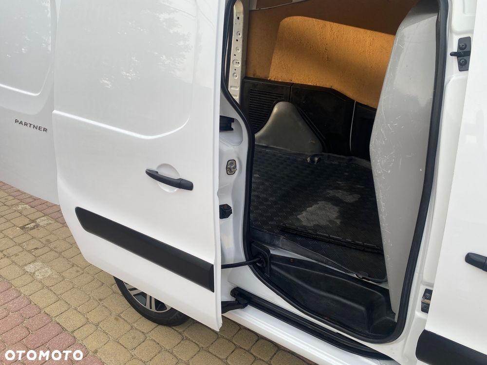 Peugeot PARTNER 1.6HDI 3-osobowy zakupiony w slonie w Rzeszowie - 21