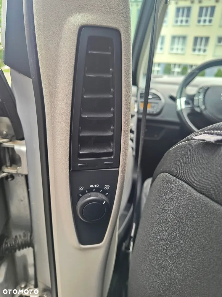 Citroën C4 Picasso 1.6 HDi FAP EGS6 Tendance - 23
